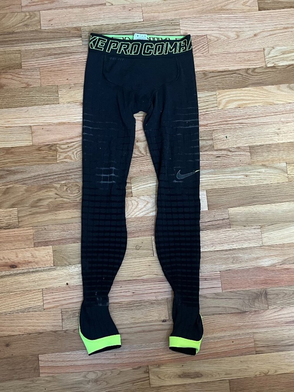 Men's Small Nike Pro Combat Hyperrecovery Compression tights Black Volt